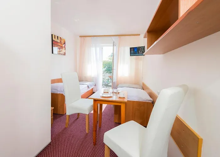 Piramida Lux Pensión